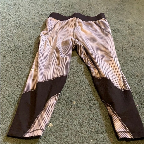 Nike capris - Picture 2 of 2